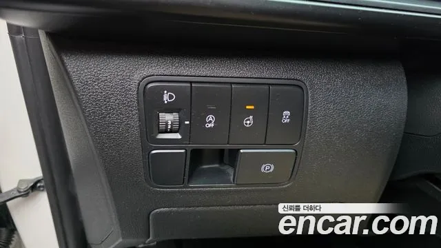 Hyundai Staria Cargo 3-Seater — photo 1 of 31