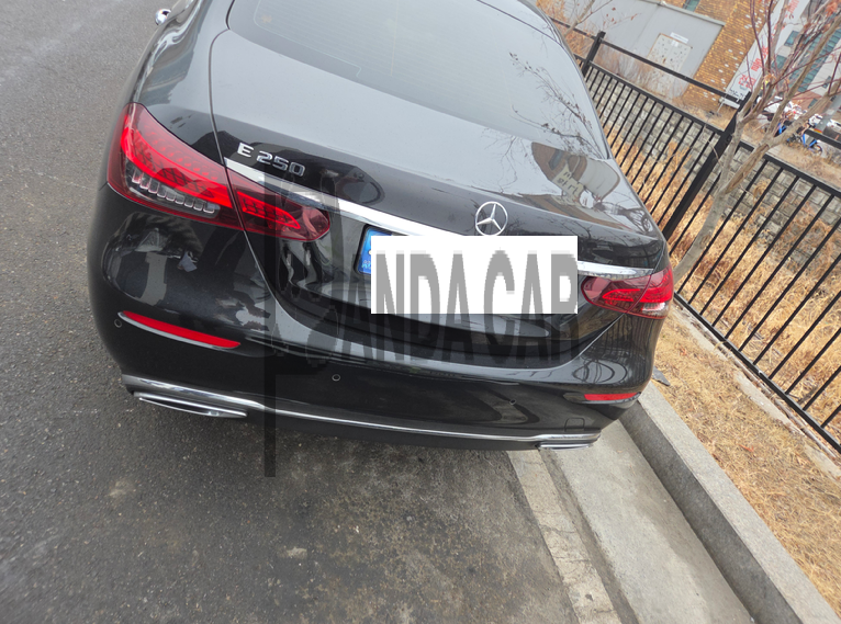 2021 Mercedes-Benz E250, photograph 1