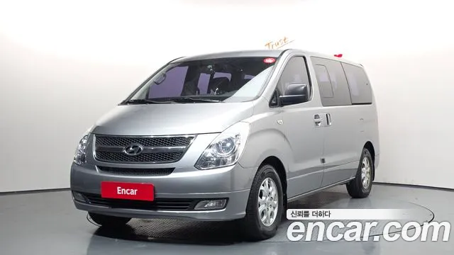 Hyundai Starex 11-Seater Wagon — photo 1 of 20