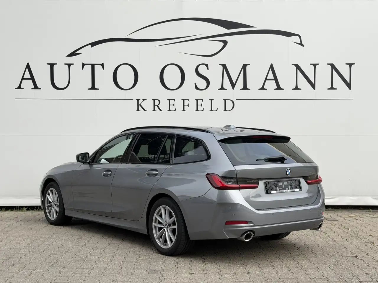 2023 BMW 320 d Touring xDrive Aut.   Widescreen   TOTW., photograph 3
