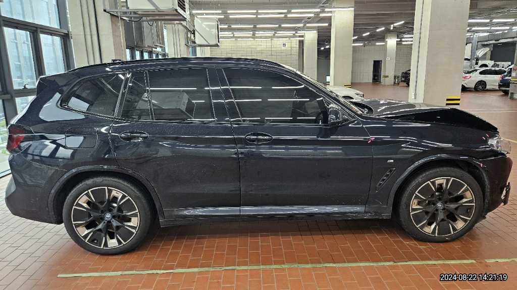 2024 BMW iX3 M Sport, photograph 7