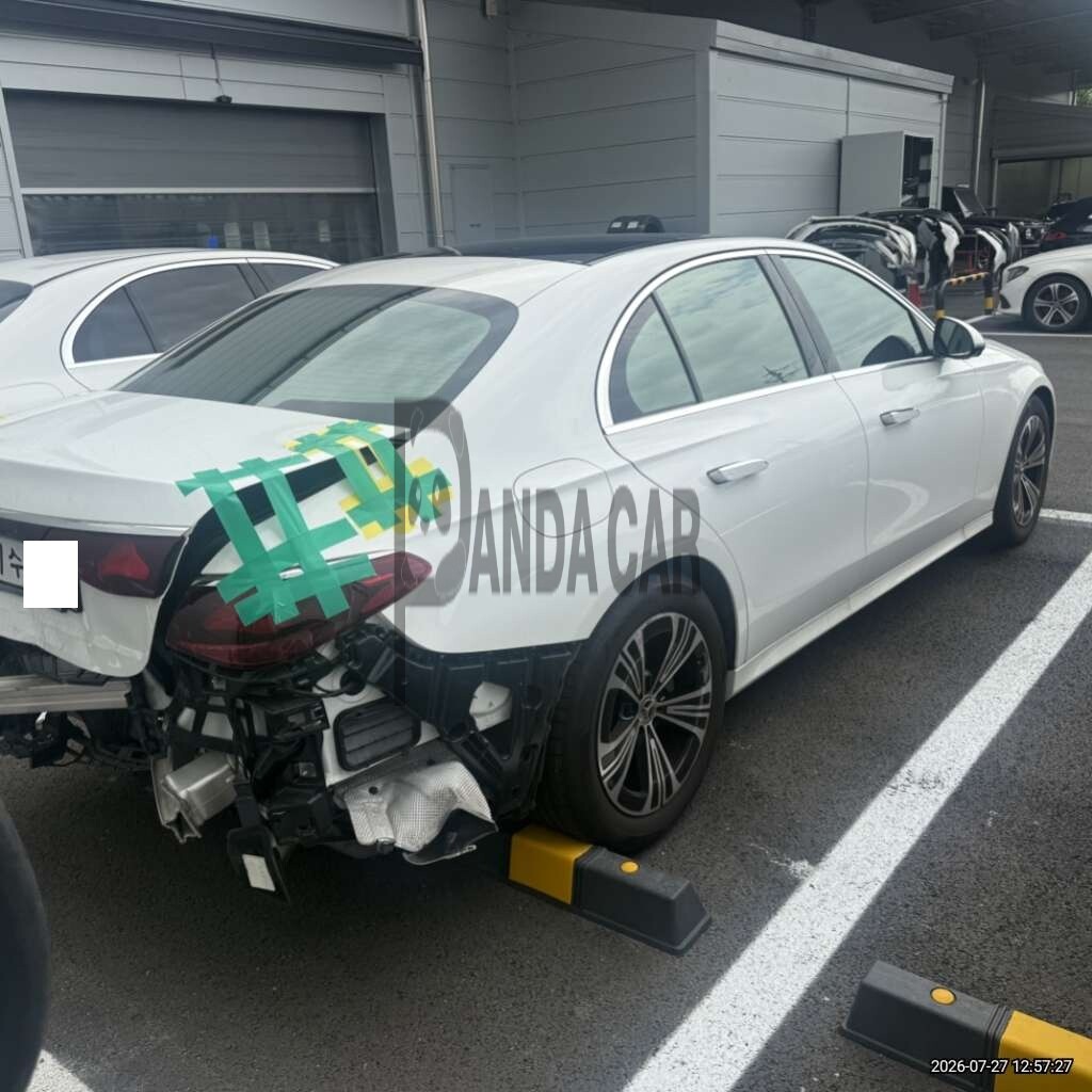 2025 Mercedes-Benz E 200, photograph 4
