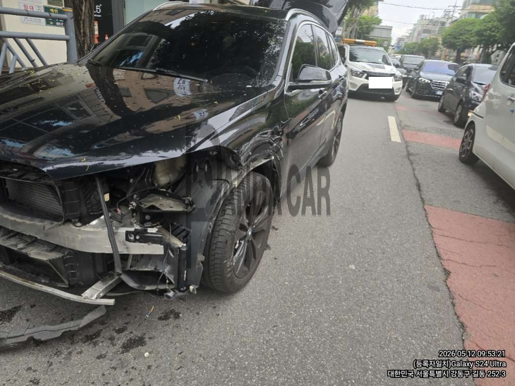 2020 BMW X1 xDrive20i Advantage, photograph 2