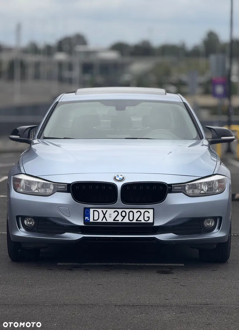2014 BMW Seria 3, photograph 5