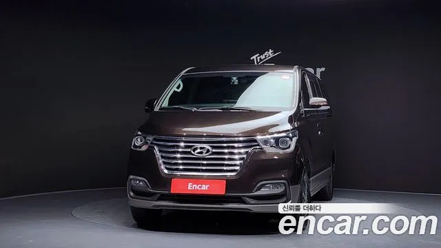 2018 Hyundai Starex Urban 9-Seater, photograph 1