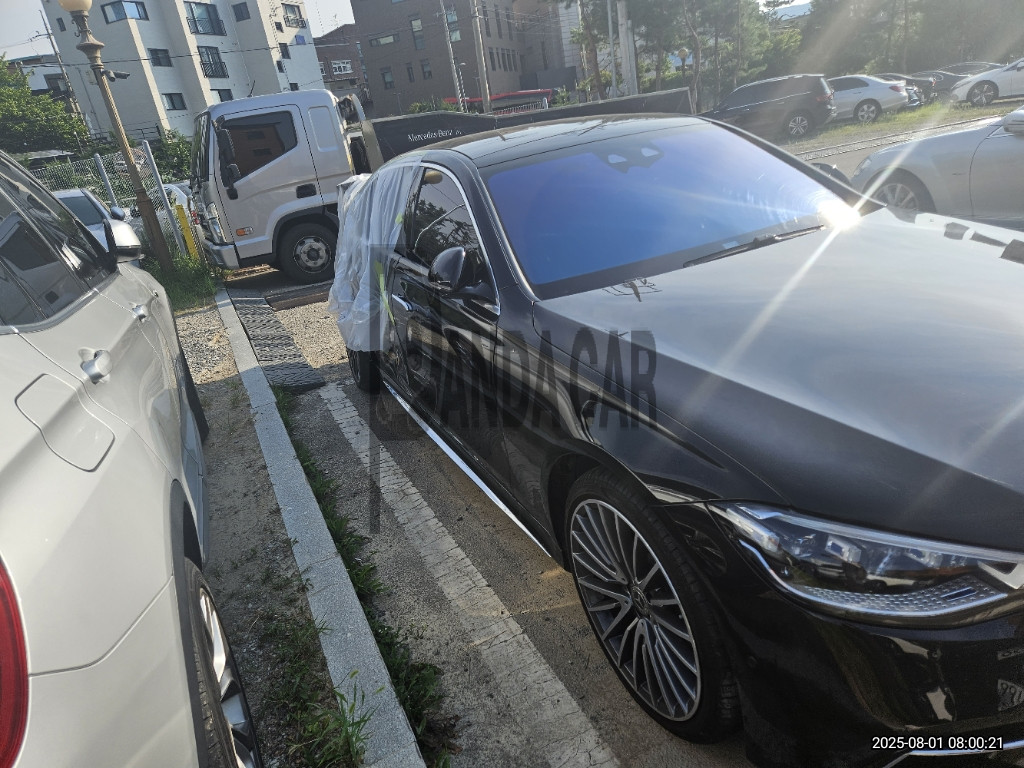 2025 Mercedes-Benz S 500 4MATIC, photograph 4
