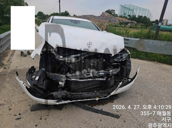 2020 Mercedes-Benz E 300 4MATIC, photograph 1