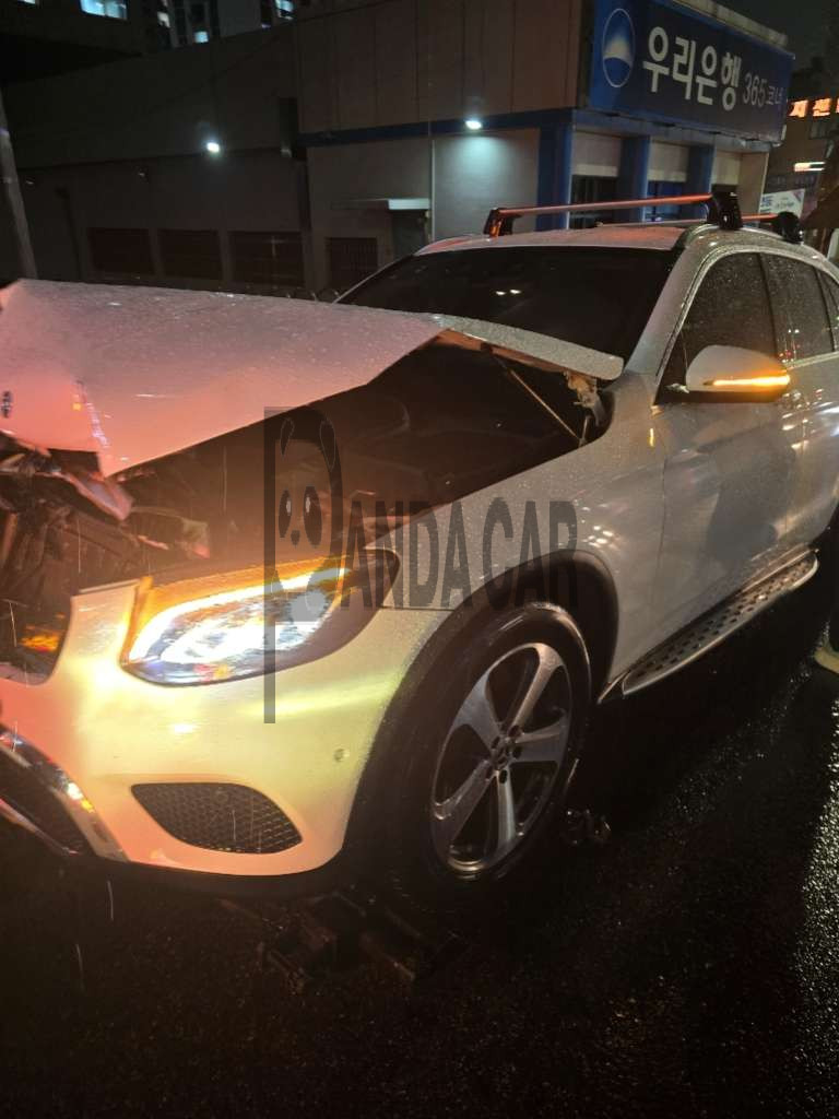 2019 Mercedes-Benz GLC300 4Matic, photograph 2