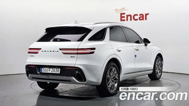 Genesis GV70 2.5T Gasoline AWD — photo 1 of 32
