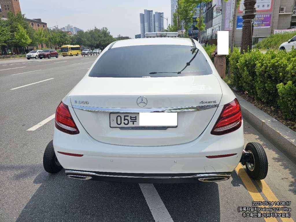 2019 Mercedes-Benz E300 4Matic, photograph 1