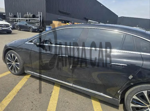 2022 Mercedes-Benz EQE350 +, photograph 3