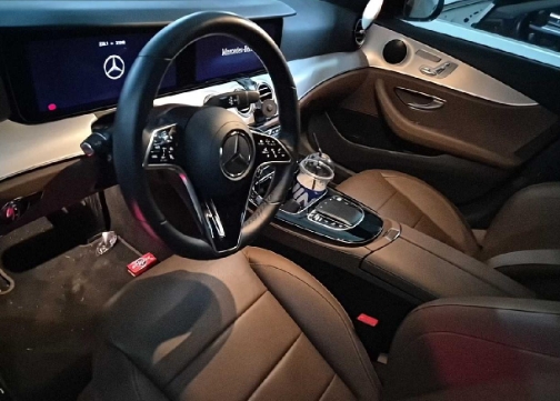 2021 Mercedes-Benz E250, photograph 4