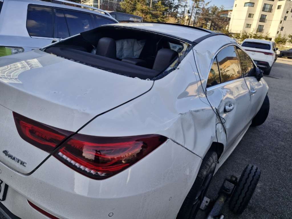 2023 Mercedes-Benz CLA250 4MATIC, photograph 5