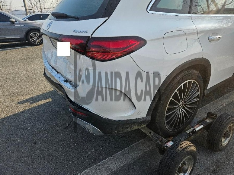 2026 Mercedes-Benz GLC 300 4MATIC, photograph 2