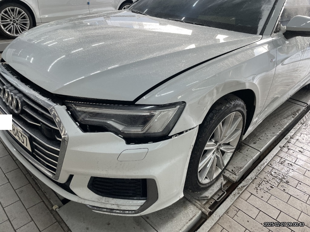 2021 Audi A6 45 TDI quattro, photograph 2