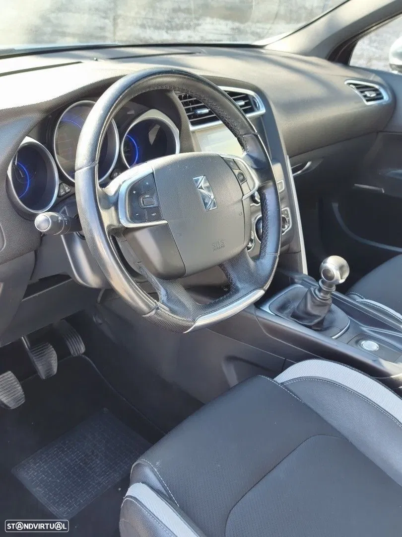 2015 Citroën DS4 1.2 PureTech So Chic, photograph 4