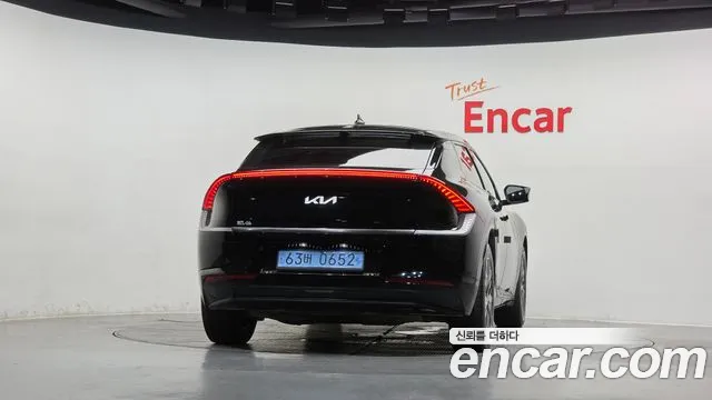 Kia EV6 Long Range — photo 1 of 35