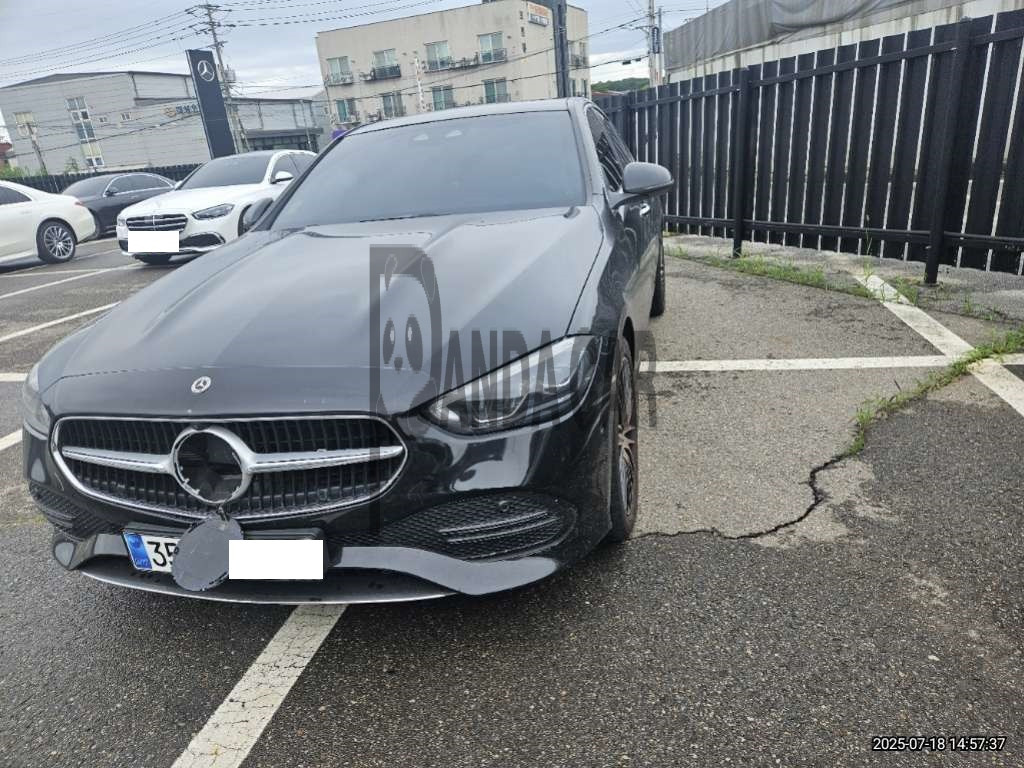 2024 Mercedes-Benz C 300 4MATIC, photograph 2