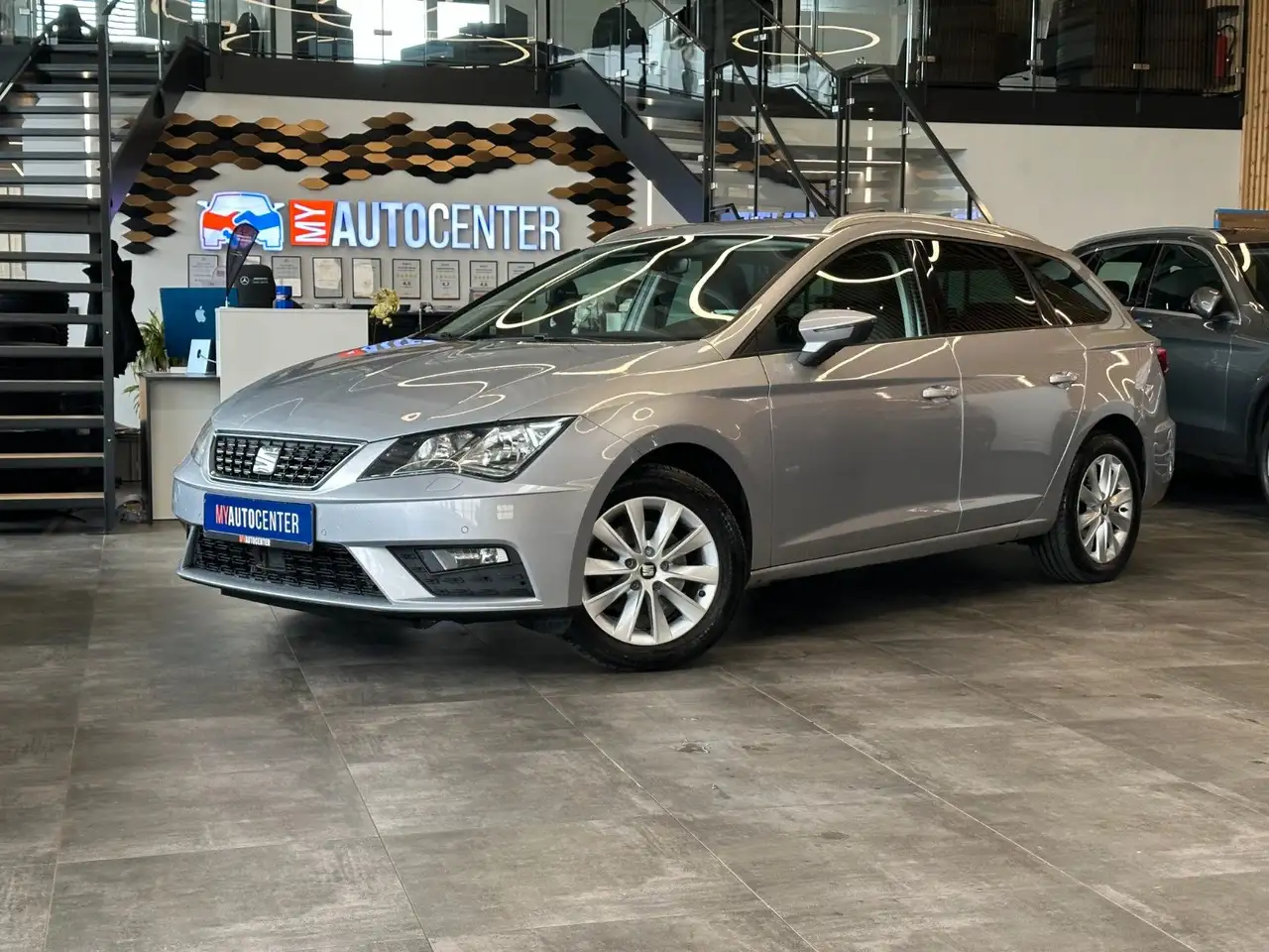 2018 SEAT Leon *TAMPO*NAV*CARPLAY*2-ZONEN*PDC*SitzHZ*, photograph 1