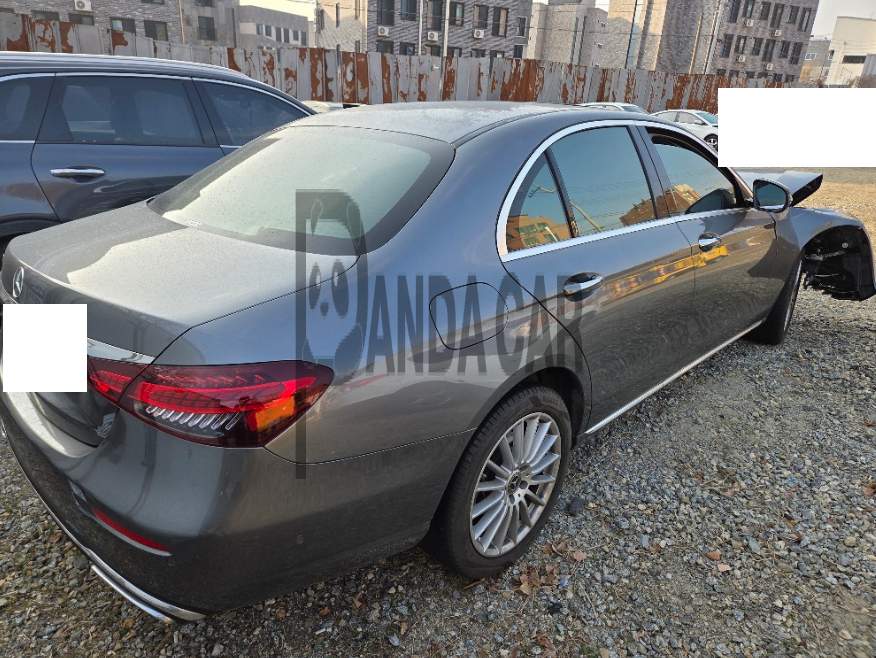 2023 Mercedes-Benz E250, photograph 2