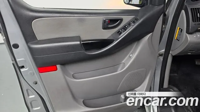 2016 Hyundai Starex 5-Seater VAN, photograph 10