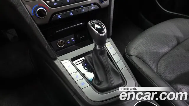 2015 Hyundai AVANTE 1.6 GDI Smart, photograph 4