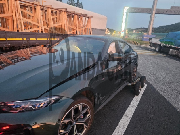 2022 BMW i4 eDrive40, photograph 2