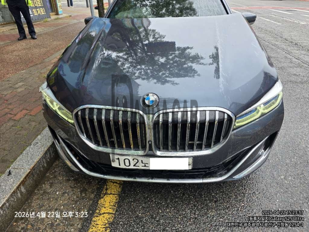 2020 BMW 740Li xDrive Design Pure Excellence, photograph 1