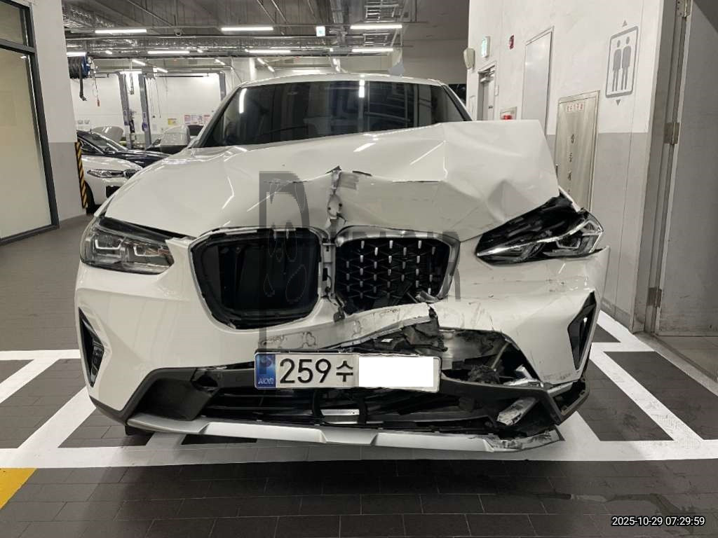 2025 BMW X4 xDrive20i, photograph 1