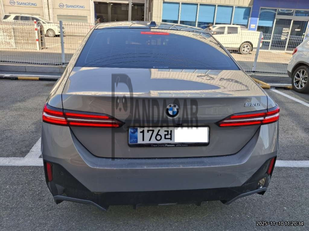 2025 BMW 520i, photograph 1