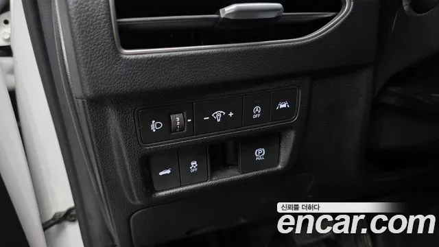 Hyundai Sonata 2.0 — photo 1 of 30
