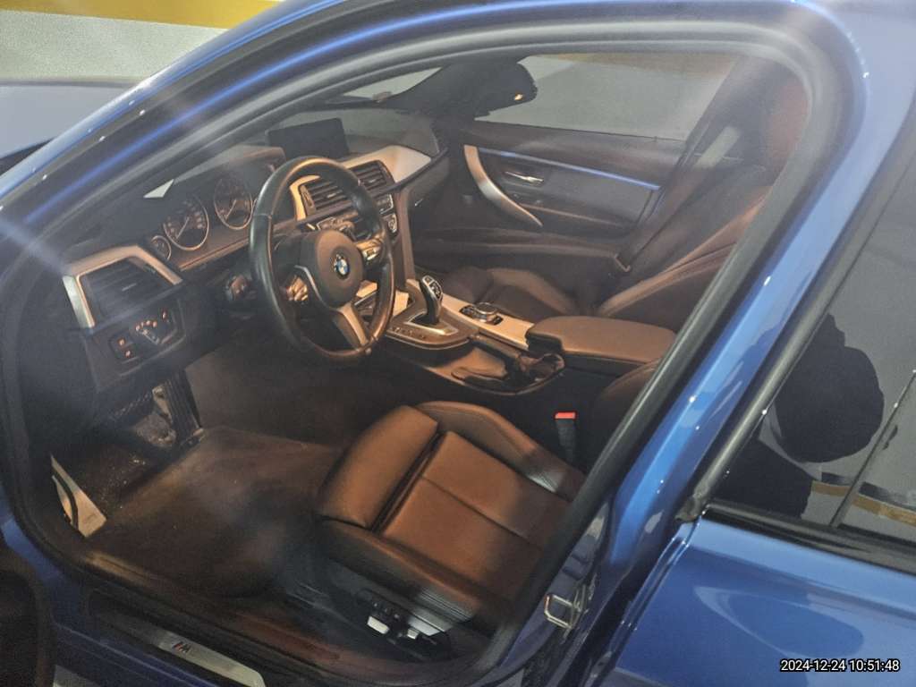 2017 BMW 320i, photograph 2