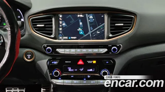 2016 Hyundai Ioniq Q, photograph 2