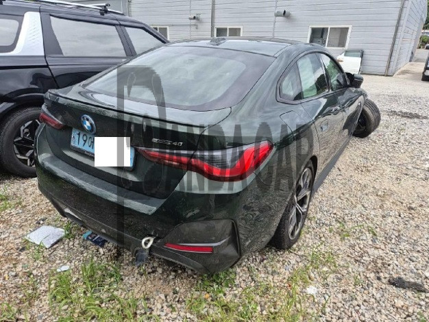 2022 BMW i4 eDrive40, photograph 3