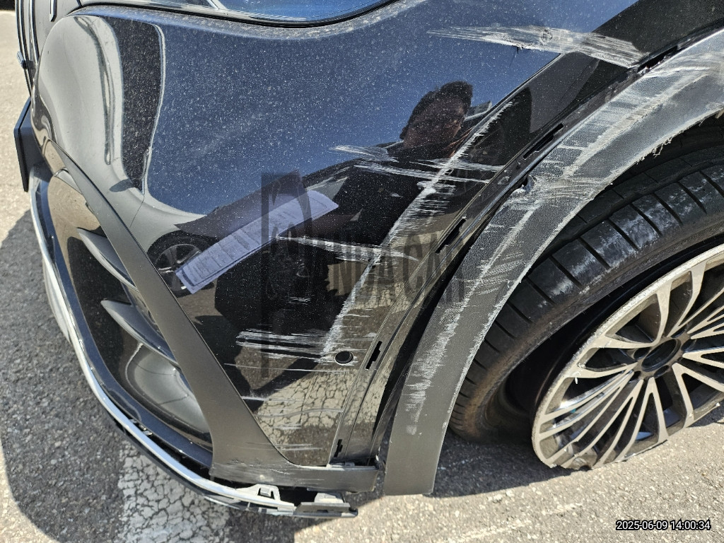 2023 Mercedes-Benz EQE500 4MATIC SUV, photograph 2