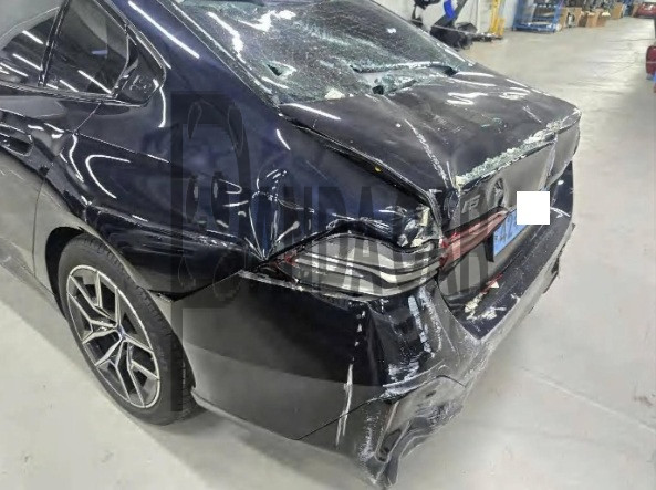 2025 BMW i5 xDrive40, photograph 2