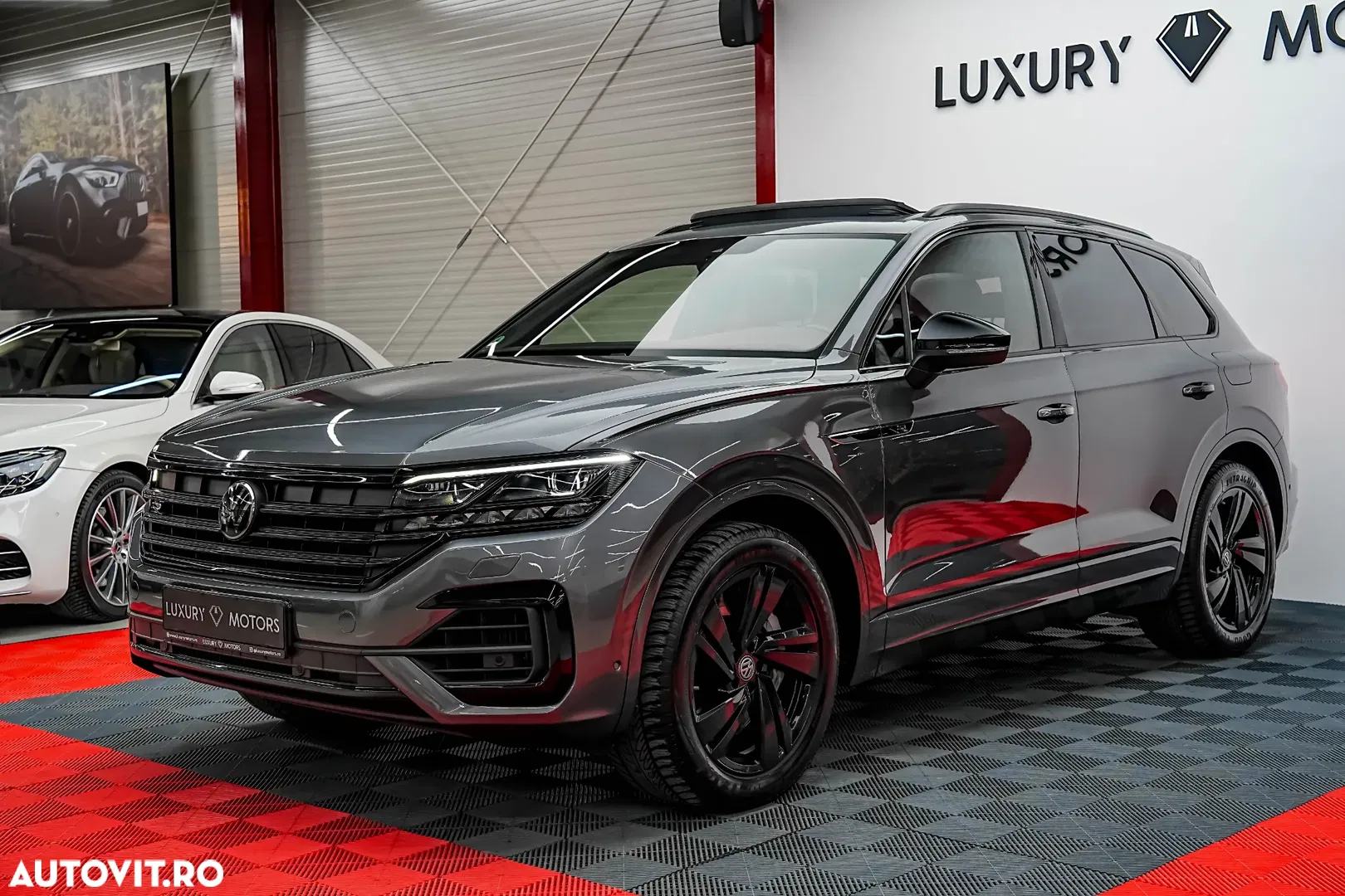 2020 Volkswagen Touareg 3.0 V6 e-Hybrid 4Motion Aut. R, photograph 1