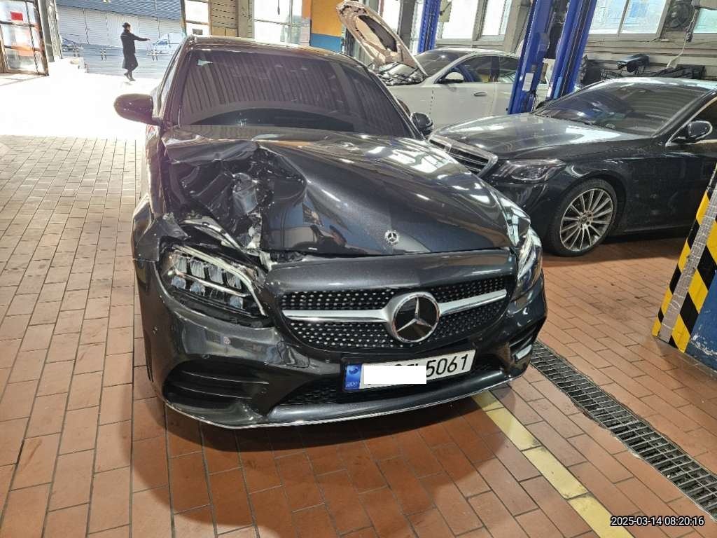2020 Mercedes-Benz C300 e 4MATIC, photograph 1