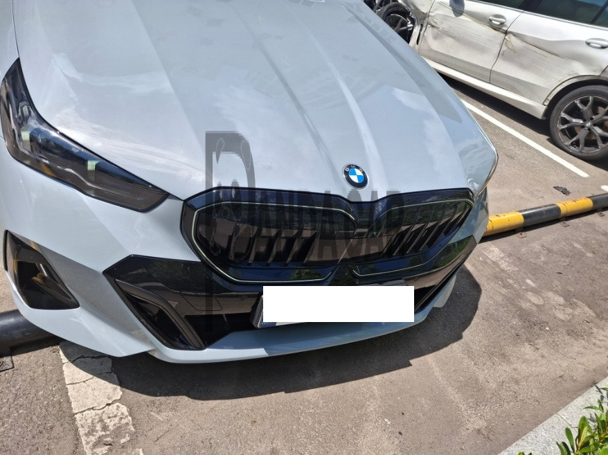 2025 BMW 520i, photograph 2