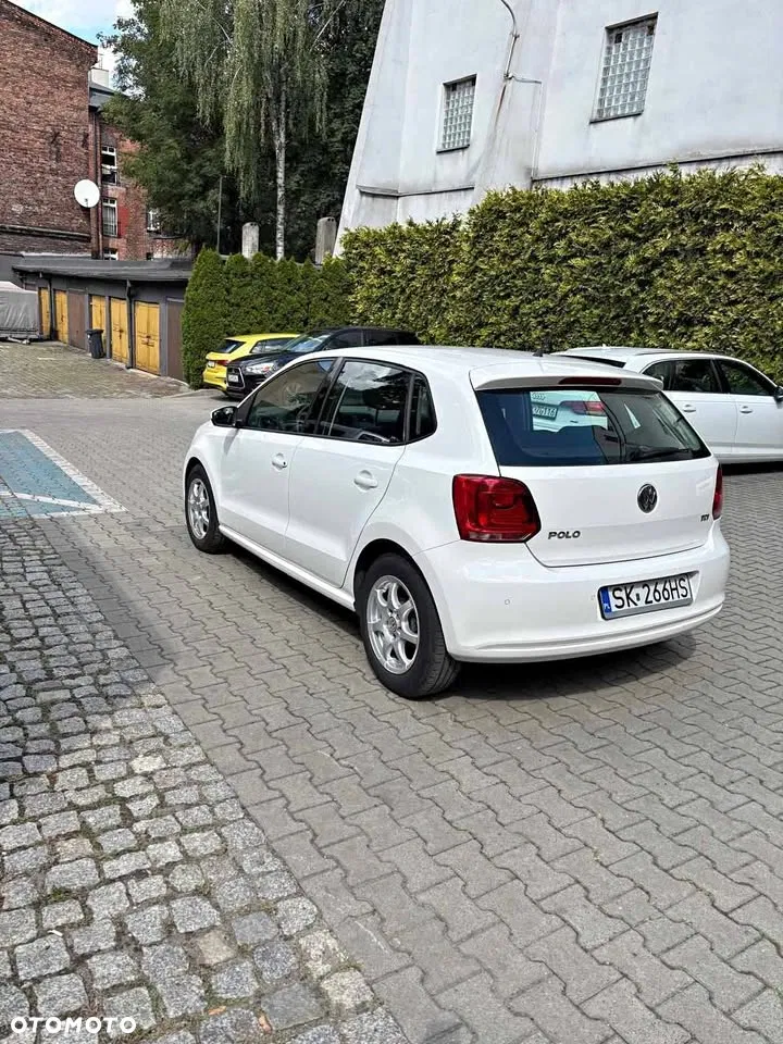 2014 Volkswagen Polo, photograph 2