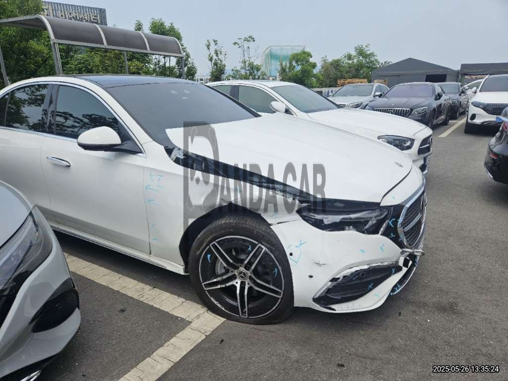 2025 Mercedes-Benz E 300 4MATIC, photograph 2