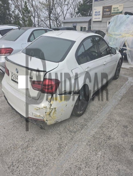 2018 BMW 330i, photograph 2