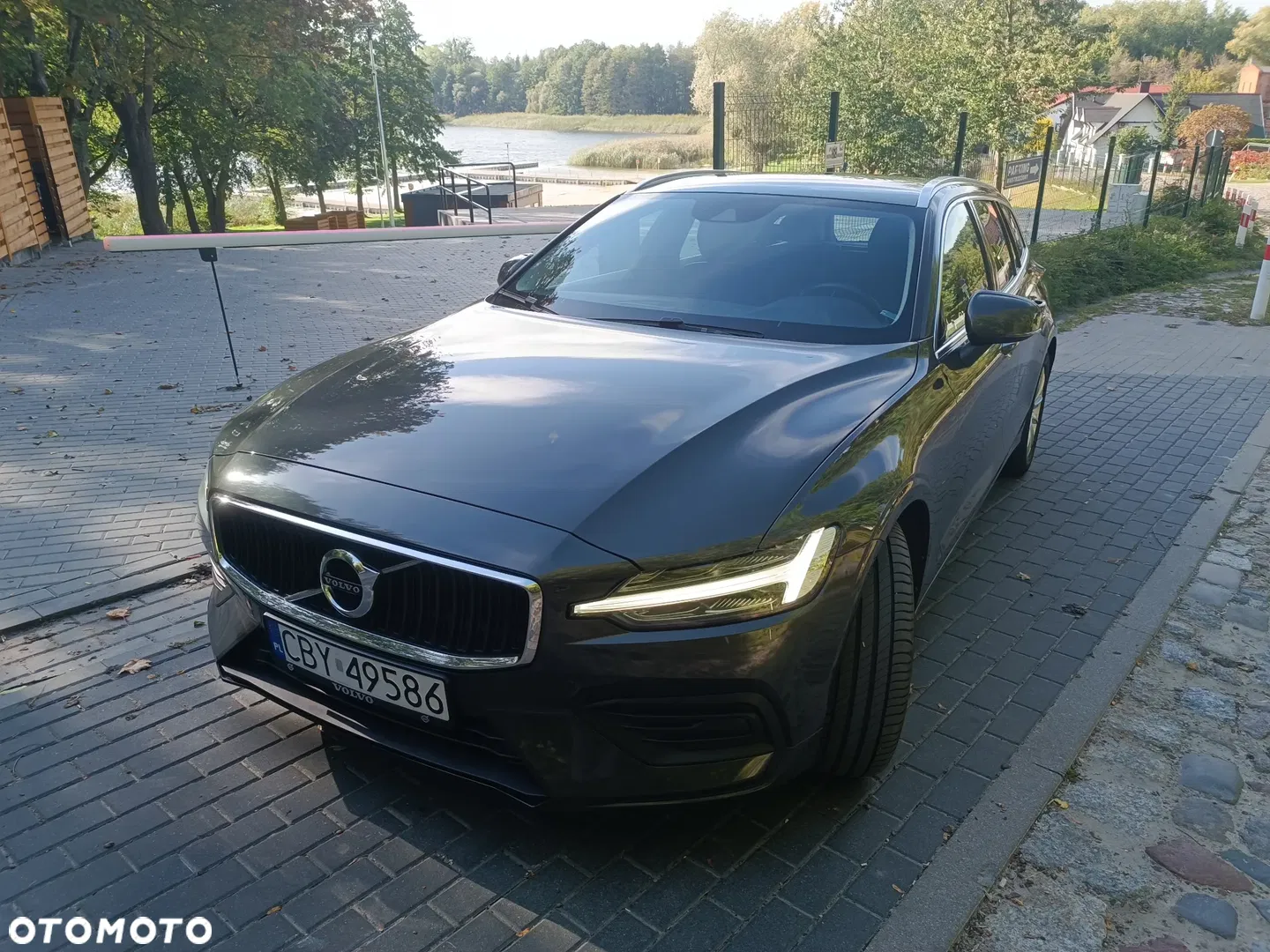 Volvo V60 D3 Drive-E Momentum — photo 1 of 40