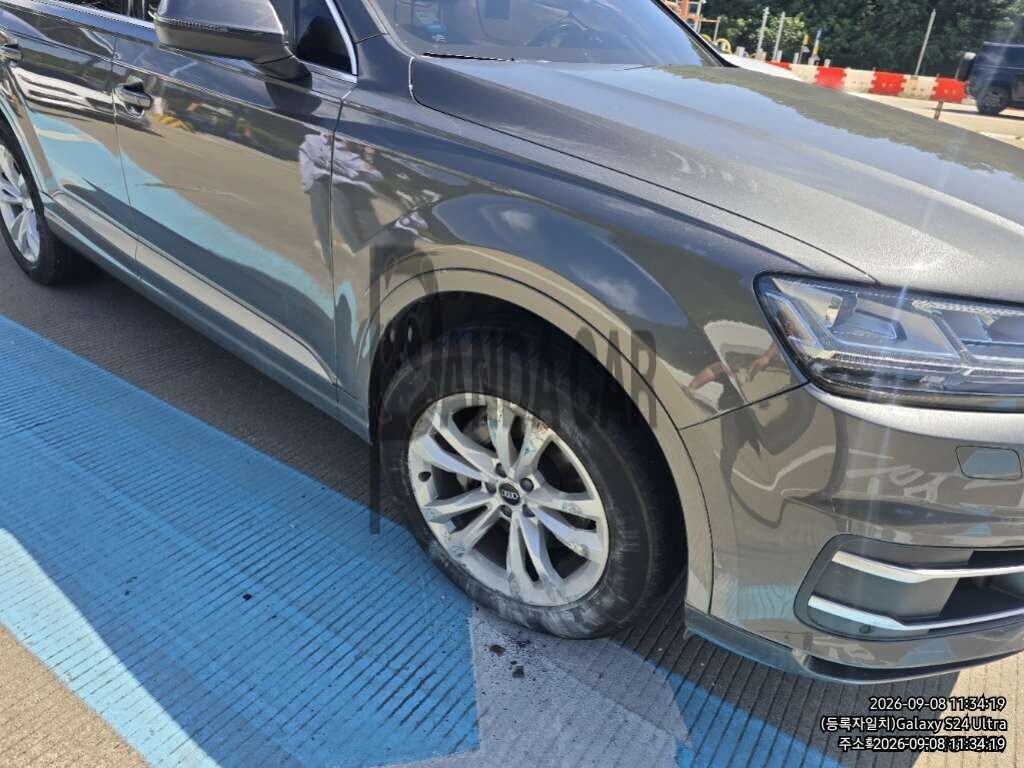 2019 Audi Q7 45 TFSI quattro, photograph 4