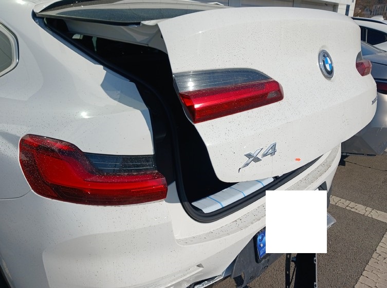 2025 BMW X4 xDrive20i, photograph 3