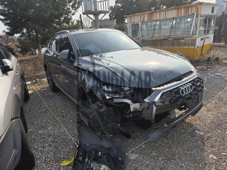 2021 Audi Q5 45 TFSI quattro, photograph 1