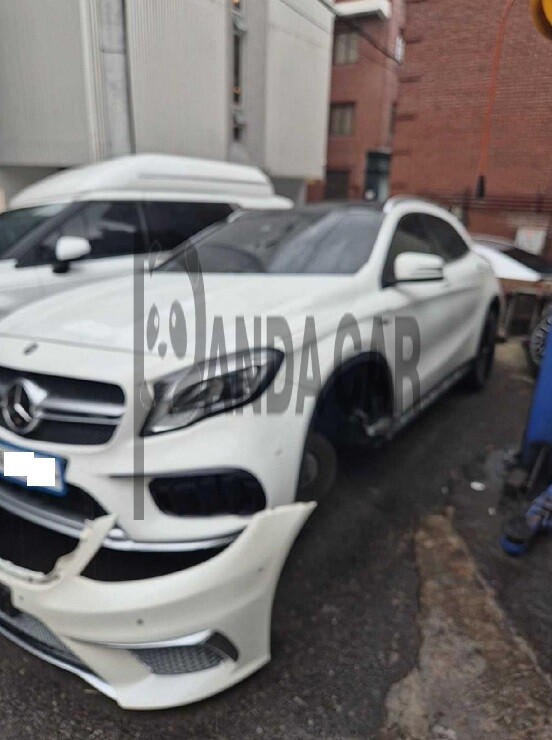 2019 Mercedes-AMG GLA45 4Matic, photograph 2