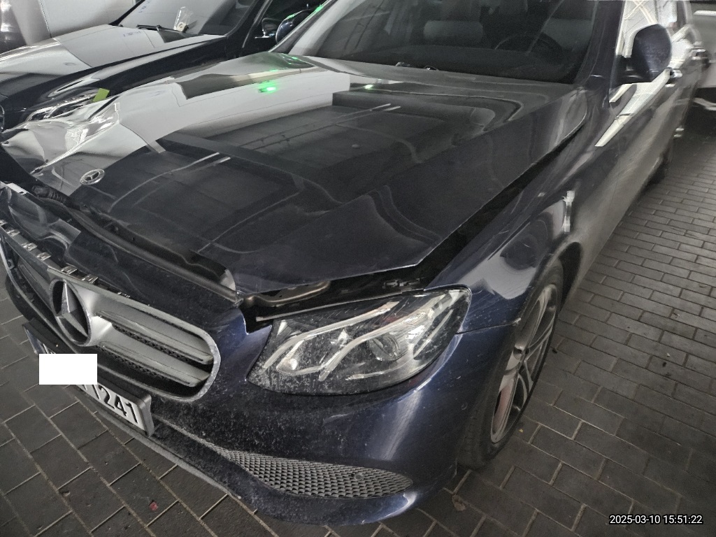 2019 Mercedes-Benz E300, photograph 4