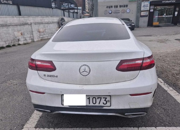 2020 Mercedes-Benz Benz E220 d Coupe, photograph 1