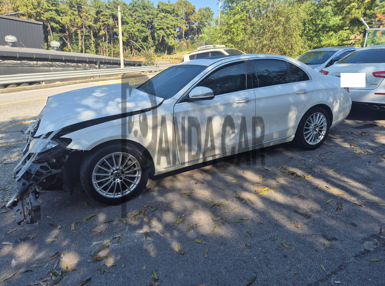 2021 Mercedes-Benz E250, photograph 1